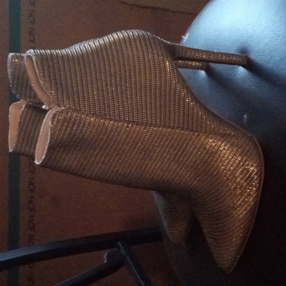 Shoe - Picture 3 of 6